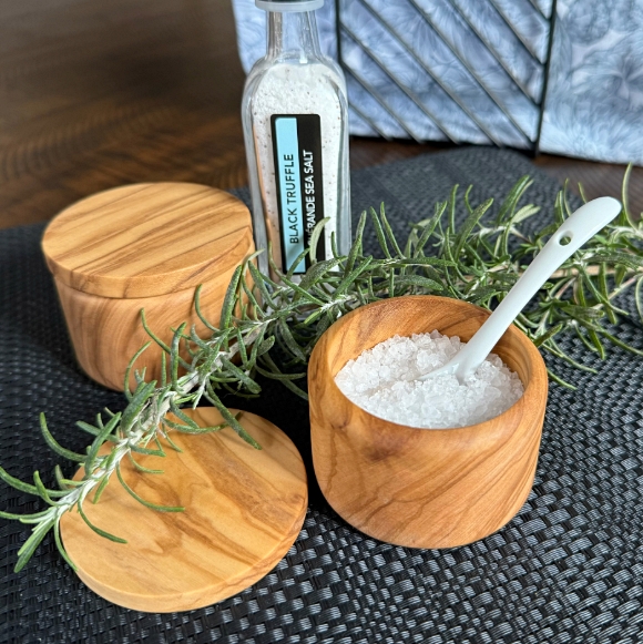 Artisano Designs Beautiful Olive-Wood Salt Pinch Bowl with Lid